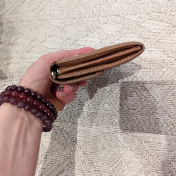 Luis Vuitton Epi Wallet - Picture 9 of 14